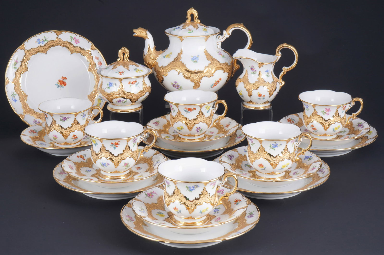 Meissen B-Form Strewn Flowers tea service for 6 persons, (1 of 6)