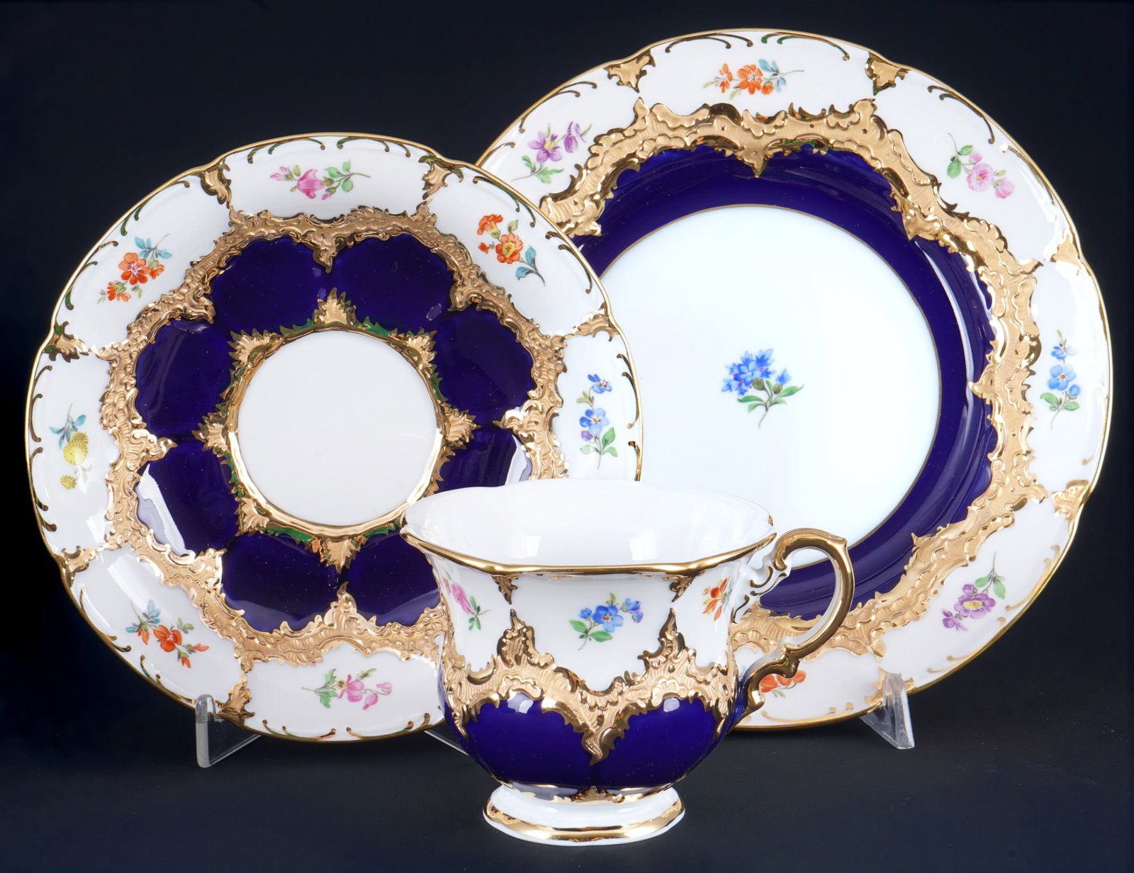 Meissen B-Form Strewn Flowers royal blue coffee place setting 1st choice, (1 of 5)