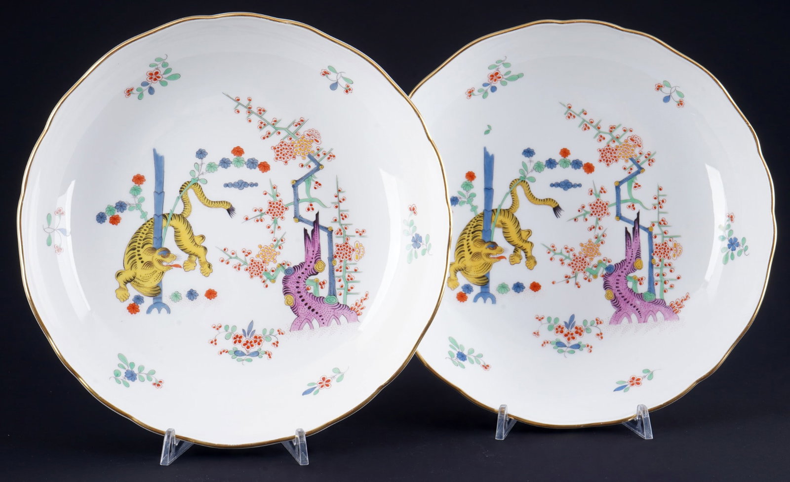 Meissen Old Rich Yellow Lion 2 round bowls 1st choice,: porcelain, blue sword mark 1st choice, decor Old Rich Yellow Lion, decor no. 314c (401110), 2x H 5.5 cm x D 25 cm, fine gold abrasion on the edges of one bowl