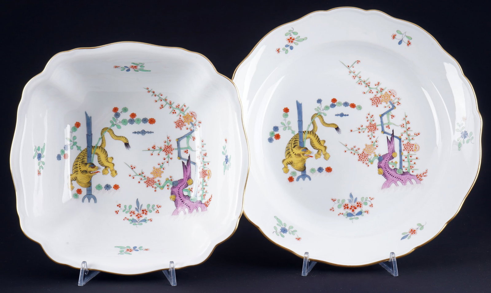 Meissen Old Rich Yellow Lion large bowls 1st choice,: porcelain, blue sword mark 1st choice, decor Old Rich Yellow Lion, decor no. 314c (401110), 1x H 5.5 cm x D 31.5 cm, 1x bowl square H 9.5 cm x W 27.5 cm x D 26.5 cm