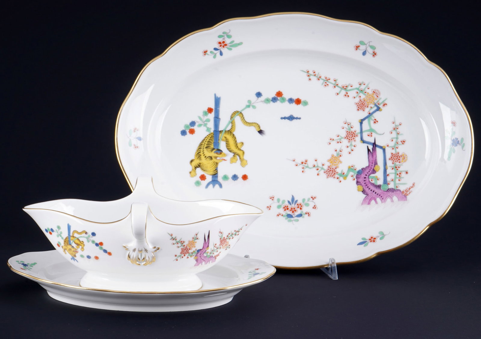 Meissen Old Rich Yellow Lion platter with sauce boat 1st choice,: porcelain, blue sword mark 1st choice, decor Old Rich Yellow Lion, decor no. 314c (401110), 1x platter L 35.5 cm x W 26 cm, 1x gravy boat H 10 cm x L 25 cm x W 15.5 cm, fine color abrasion on the bamb