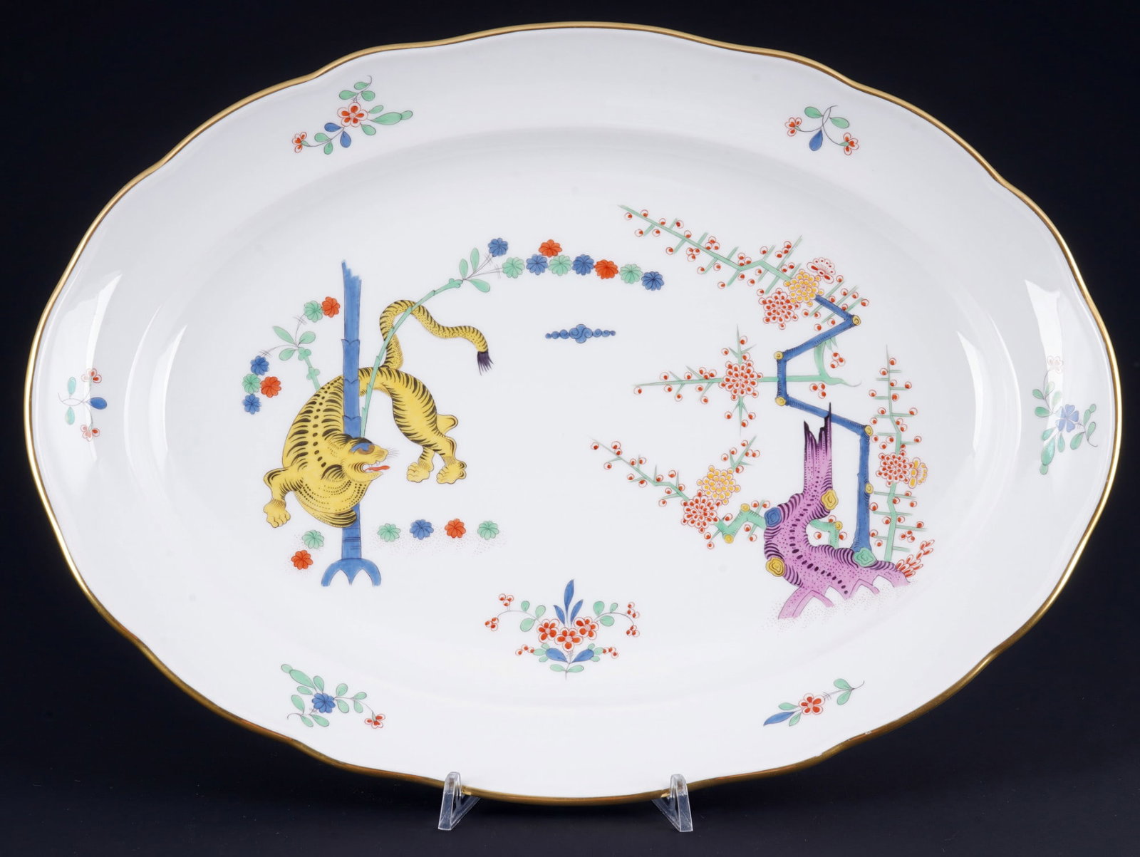 Meissen Old Rich Yellow Lion large platter 1st choice,: porcelain, blue sword mark 1st choice, decor Old Rich Yellow Lion, decor no. 314c (401110), L 42 cm x W 30.5 cm, fine gold abrasion on the rim