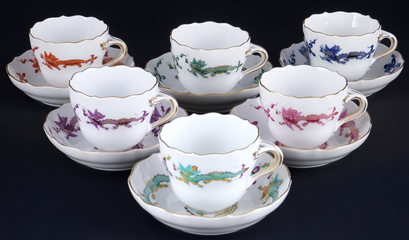 Meissen Court Dragon Rich Multicolor 6 mocha cups 1st choice,: porcelain, blue sword mark 1st choice, decor Court Dragon Rich in the colors red, green, violet, turquoise, purple and blue, 6x mocha cups H 5 cm x D 6.5 cm, 6x saucers D 11 cm