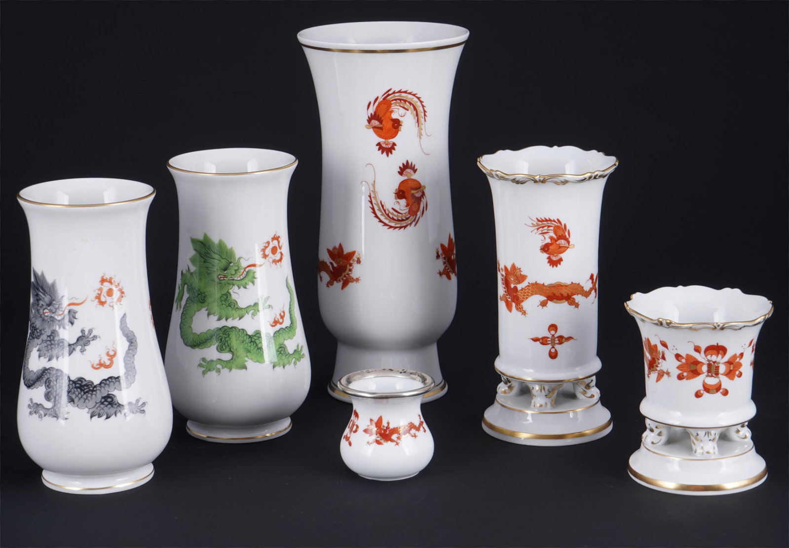 Meissen Court Dragon / Ming Dragon 6 vases 1st choice,: porcelain, blue sword mark 1st choice, decor Red Court Dragon Rich / Ming Dragon in black and green, small vase with 800 silver mount, 1x H 20 cm x D 9.5 cm, 3x H 14.5 cm x D 7 cm, 1x H 8.5 cm x D 7 c