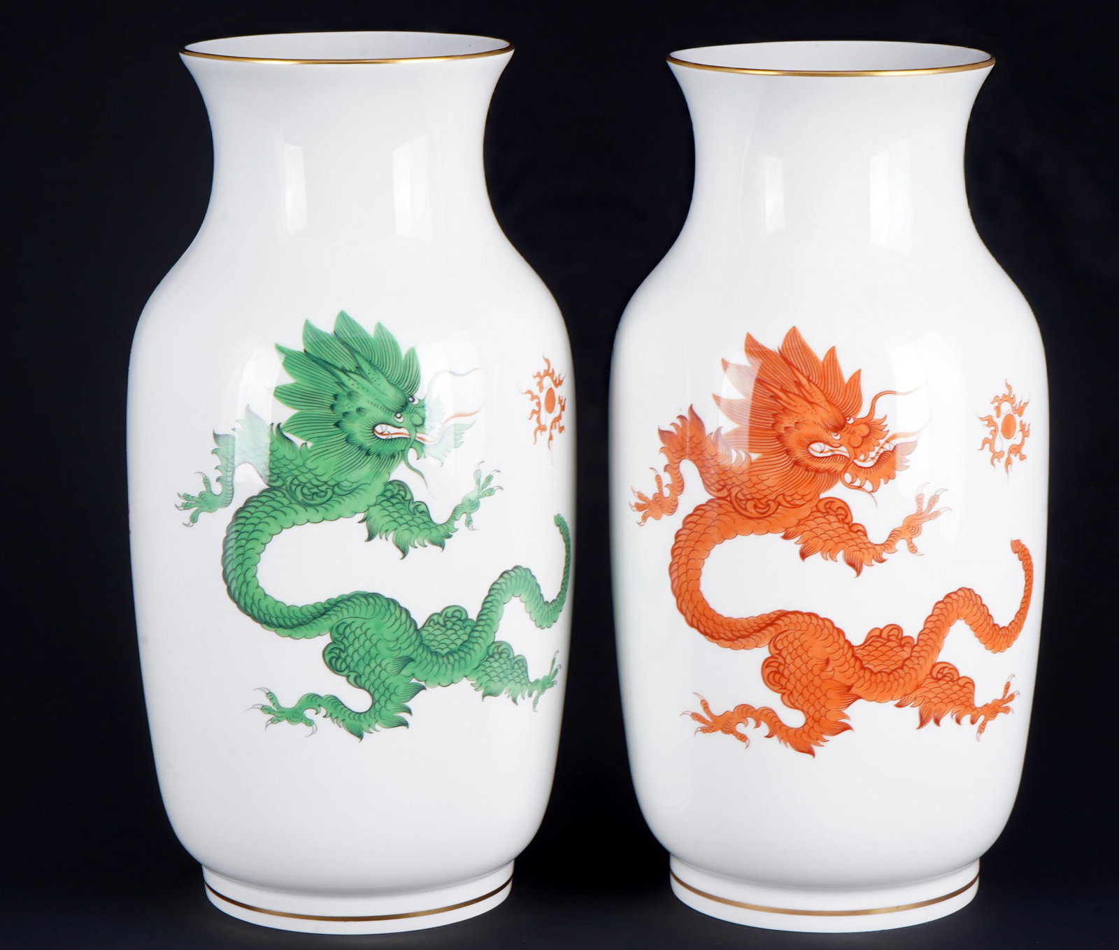 Meissen Ming Dragon Green / Red 2 floor vases,: porcelain, blue sword mark 1st and 2nd choice, decor Ming Dragon in green and red, model no. S180, 1x Green Ming Dragon H 36 cm x D 18.5 cm, 1x Red Ming Dragon (1st choice) H 35.5 cm x D 18.5 cm
