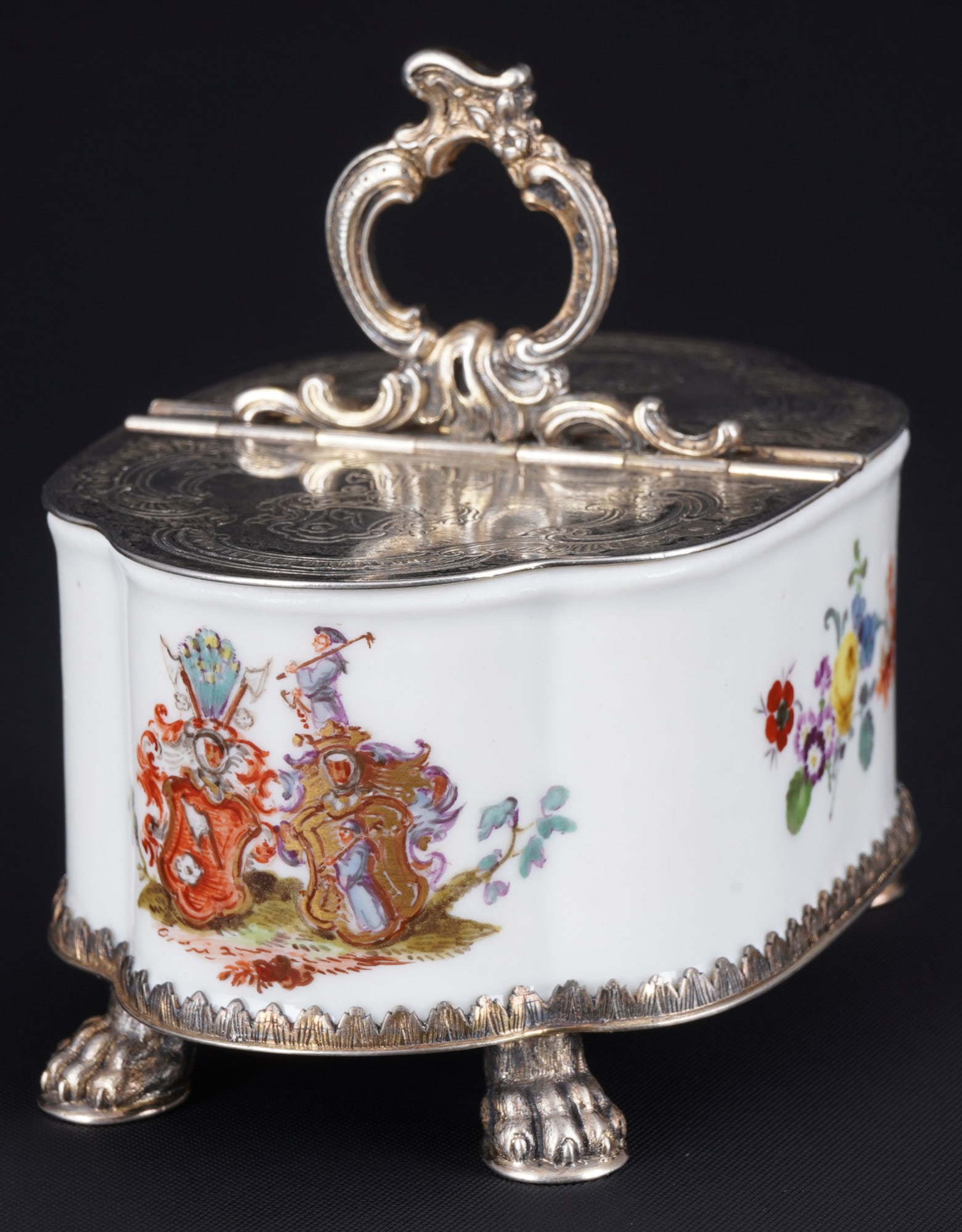 Meissen double tea caddy / tobacco with alliance coat of arms of the Bardeleben and Einsiedel (1 of 10)