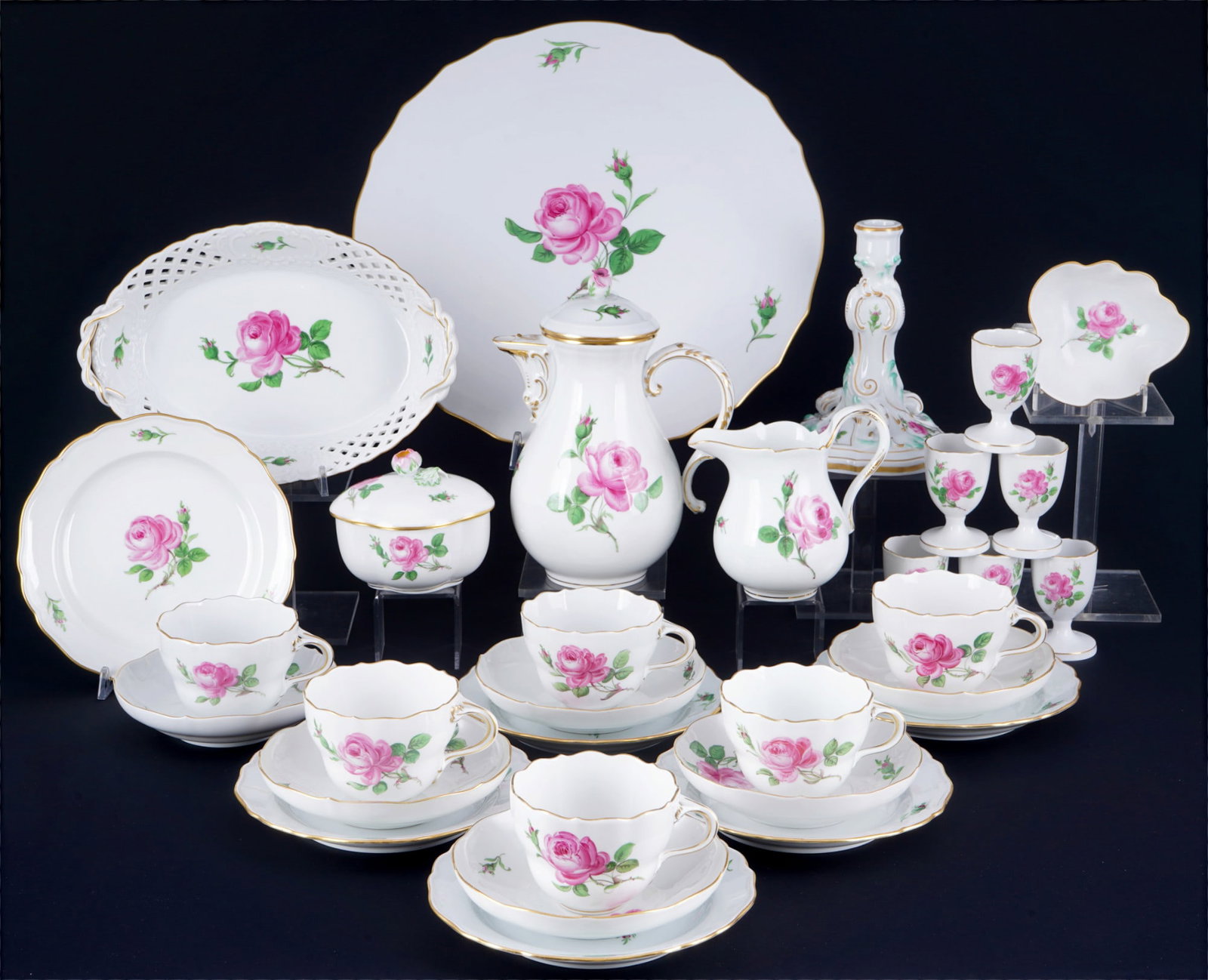 Meissen Red Rose coffee service for 6 persons,: 31-piece porcelain, blue sword mark 1st and 2nd choice, including Pfeiffer period 1924-1934, decor Red Rose, 1x coffee pot H 21.5 cm x D 11 cm, 1x large milk jug H 12.5 cm x D 8.5 cm, 1x lidded box (1