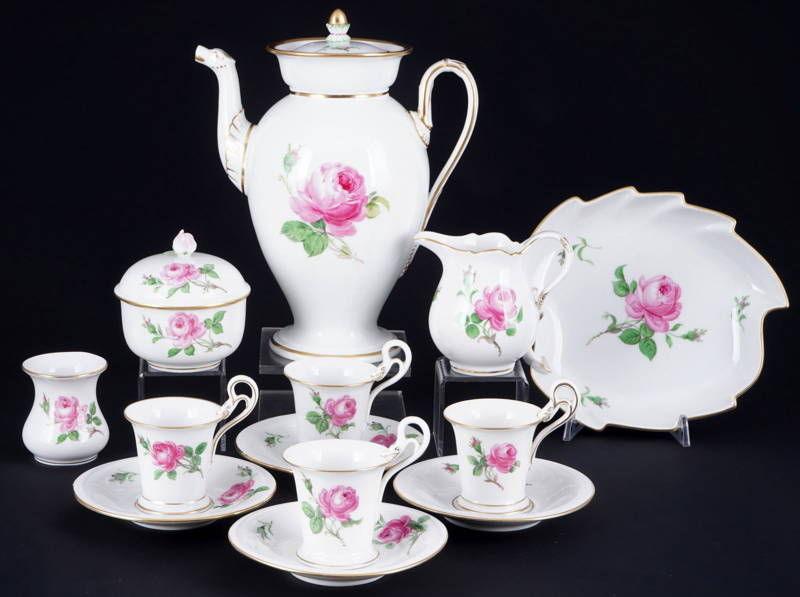 Meissen Red Rose Swan Neck mocha service for 4 persons,: 13-piece porcelain, blue sword mark with two grinding strokes 2nd choice and once 1st choice, decor Red Rose, with swan-neck handles, 1x tea pot (1st ch.) H 23.5 cm x D 12.5 cm, 1x milk jug (1st ch.) 
