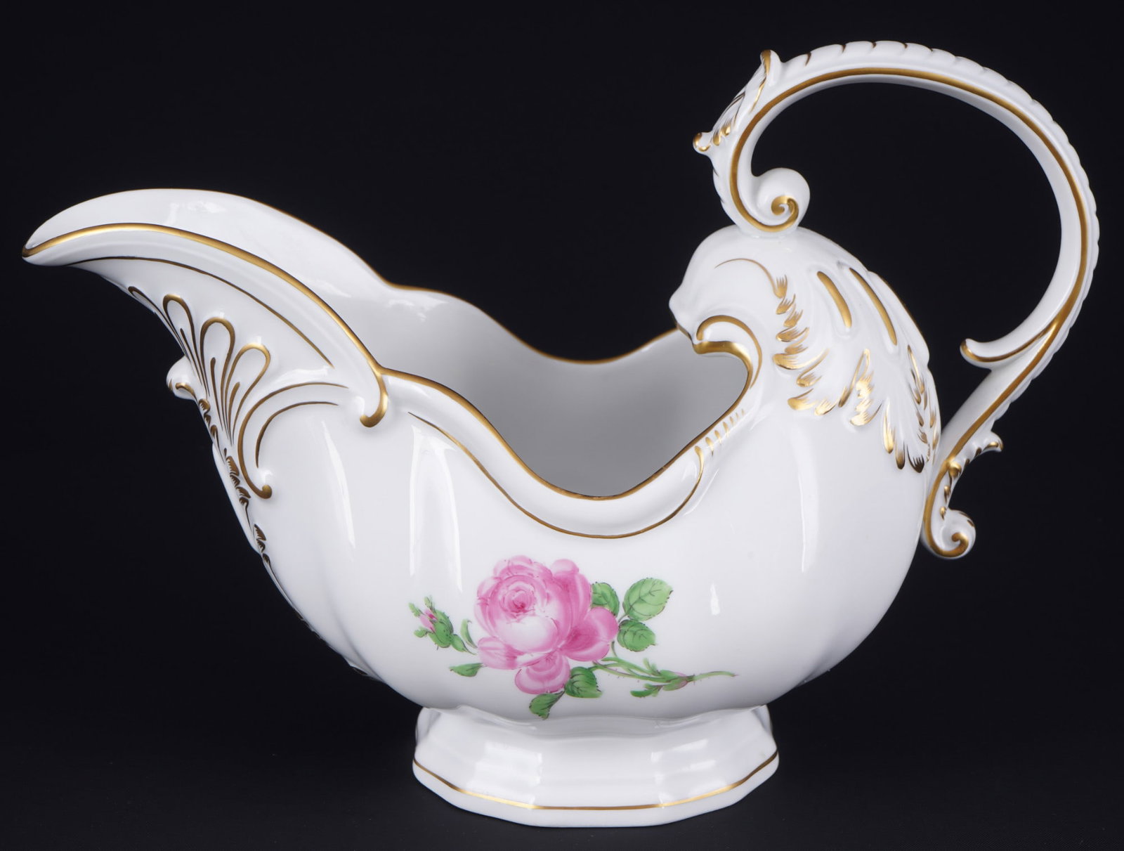 Meissen Red Rose large baroque gravy boat,: porcelain, blue sword mark with two grinding strokes 2nd choice, decor Red Rose, H 16.5 cm x L 23.5 cm x W 11.5 cm