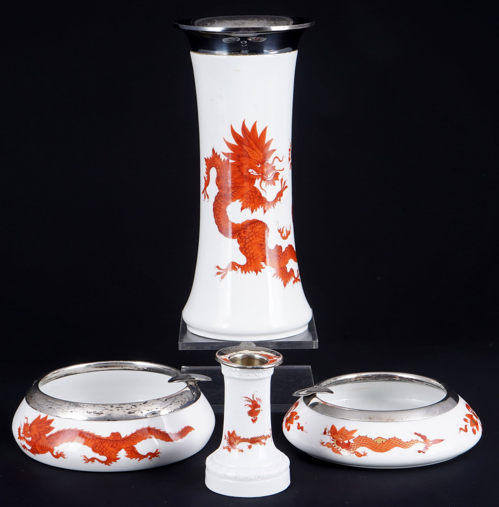 Meissen Red Court Dragon / Ming Dragon vase with 2 ashtrays and candlestick 1st choice - with silver: porcelain, blue sword mark 1st choice, silver stamped 835/800 + maker's mark, decor Red Court Dragon / Red Ming Dragon, 1x vase H 22.5 cm x D 10 cm, 1x candlestick H 8.5 cm x D 5.5 cm, 1x ashtray H 3.