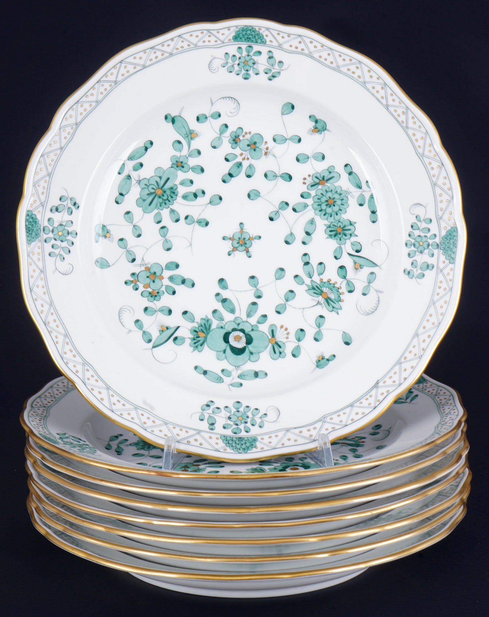 Meissen Indian Green Rich 8 dinner plates,: porcelain, blue sword mark 3x 1st choice and 5x 3rd choice, decor Indian Green Rich, decor no. 343310/50c, 8x D 25 cm