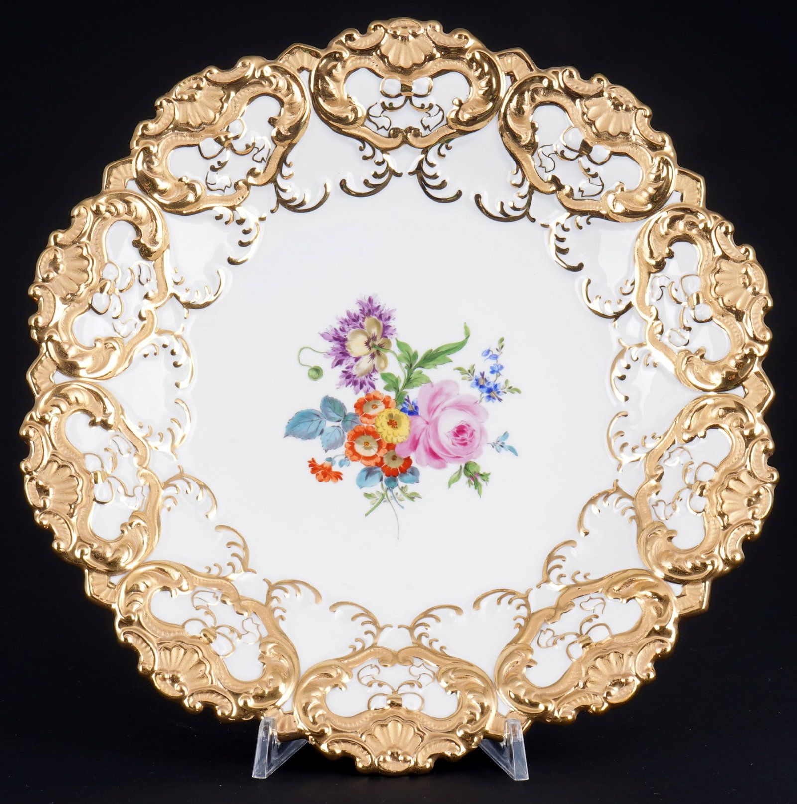 Meissen splendid plate with Flower Bouquet with shell relief 1st choice,: porcelain, blue sword mark 1st choice, decor Flower Bouquet with shell relief and gold trim, decor no. 100199, D 27 cm