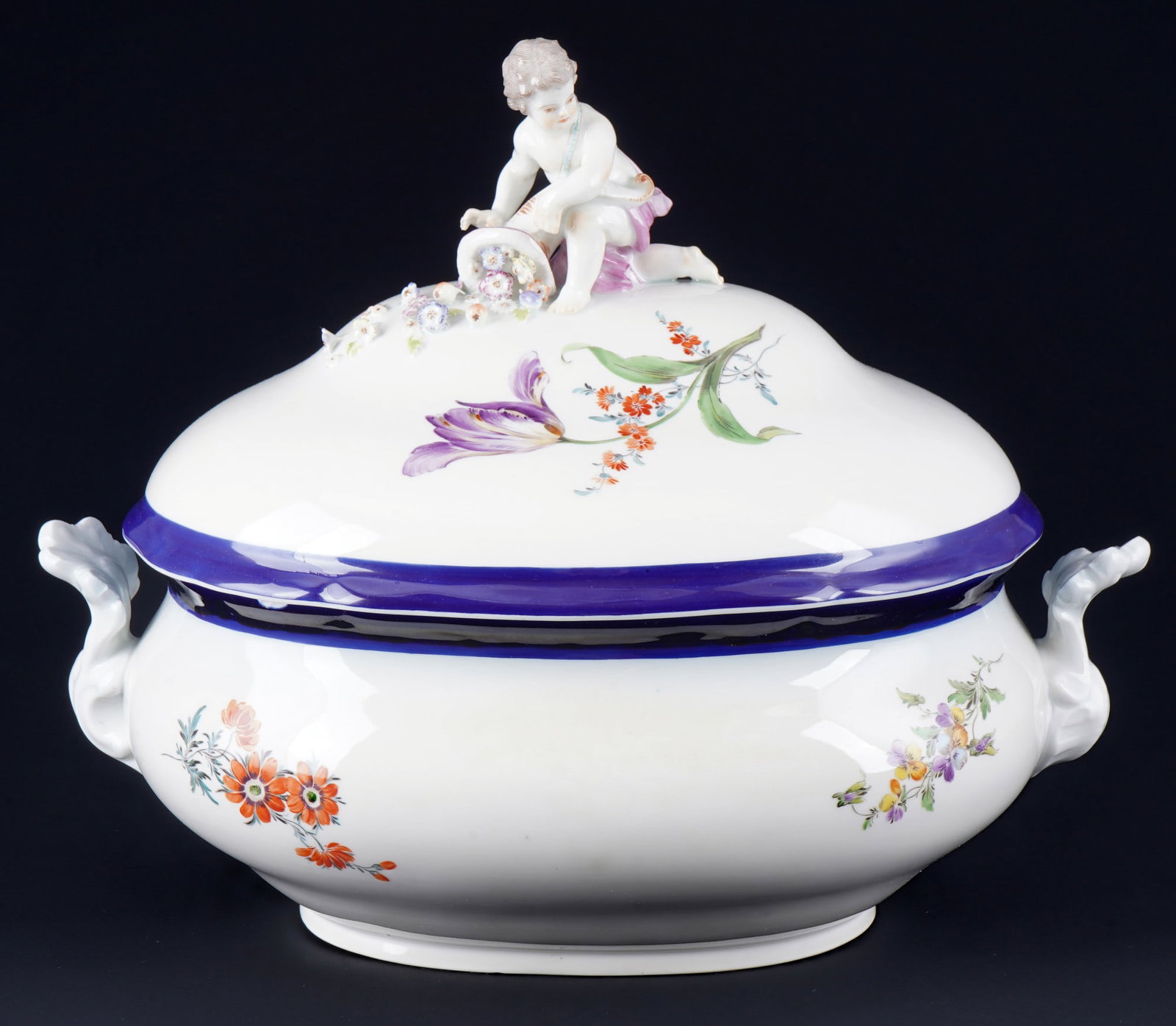 Meissen Flowers royal blue large lidded tureen with cherub knob,: porcelain, blue sword mark with four grinding strokes, decor Flowers with royal blue border, H 30.5 cm x W 37.5 cm x D 24.5 cm, firing points, various chips