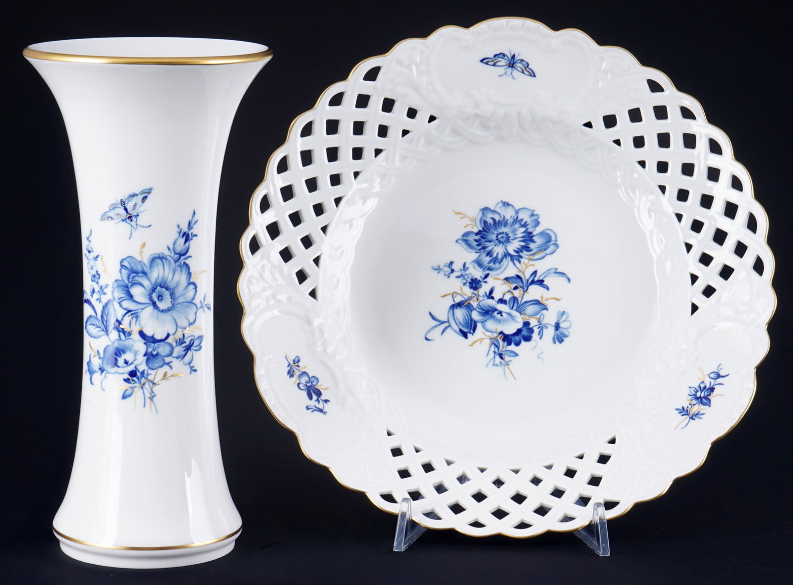 Meissen Blue Flower with Gold Grasse large cutwork plate with funnel vase 1st choice,: porcelain, blue sword mark 1st choice, decor Blue Flower with Gold Grasses, 1x vase H 25.5 cm x D 12 cm, 1x cutwork plate H 5 cm x D 28.5 cm