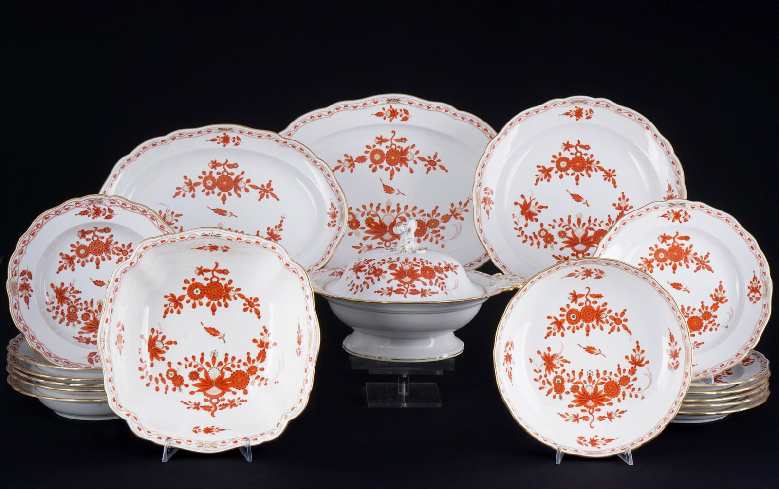Meissen Indian Coral dinner service for 6 persons 1st choice,: 18-piece porcelain, blue sword mark 1st choice, decor Indian Coral Rich, decor no. 52c / 351510, 6x dinner plates D 25 cm, 6x soup plates D 23.5 cm, 1x tureen H 18 cm x W 33.5 cm x D 27.5 cm, 1x squar
