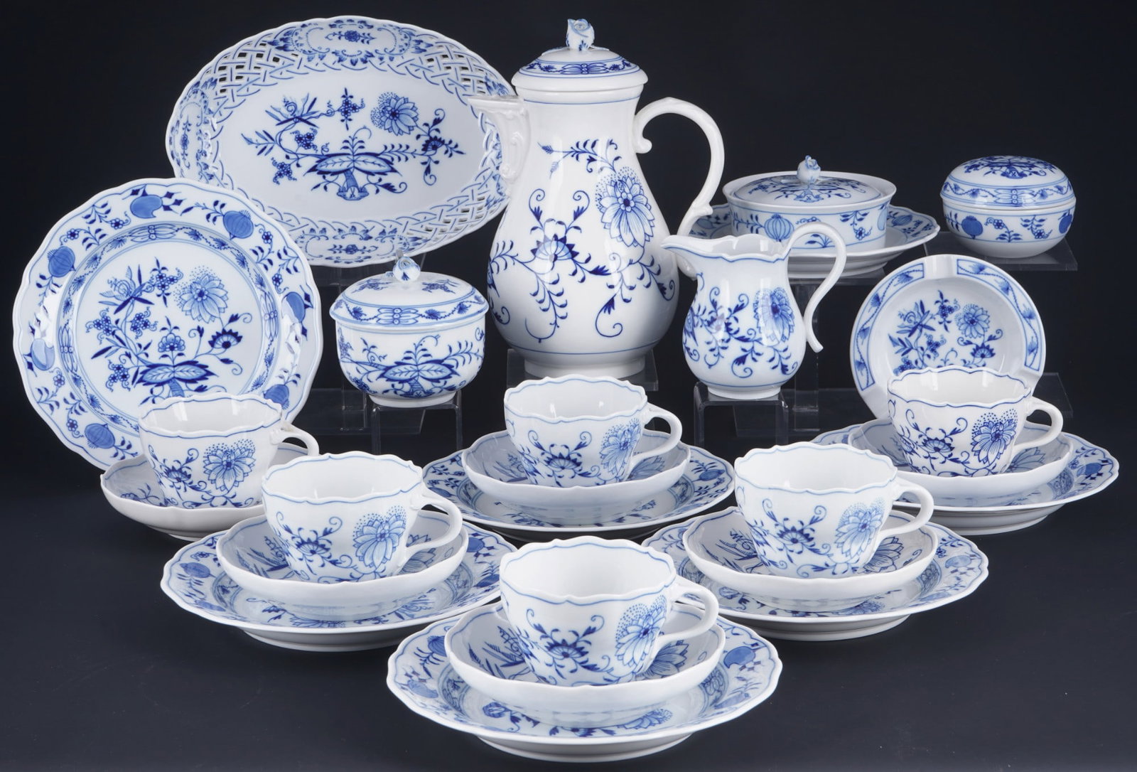 Meissen Blue Onion coffee service for 6 persons 1st choice, (1 of 12)