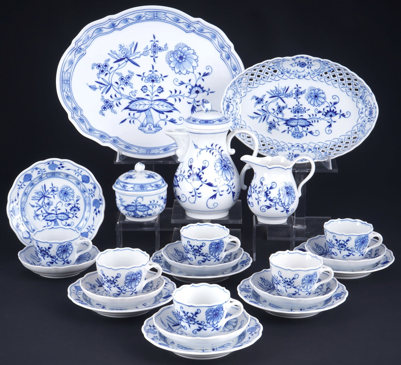 Meissen Blue Onion mocha service for 6 persons, (1 of 8)