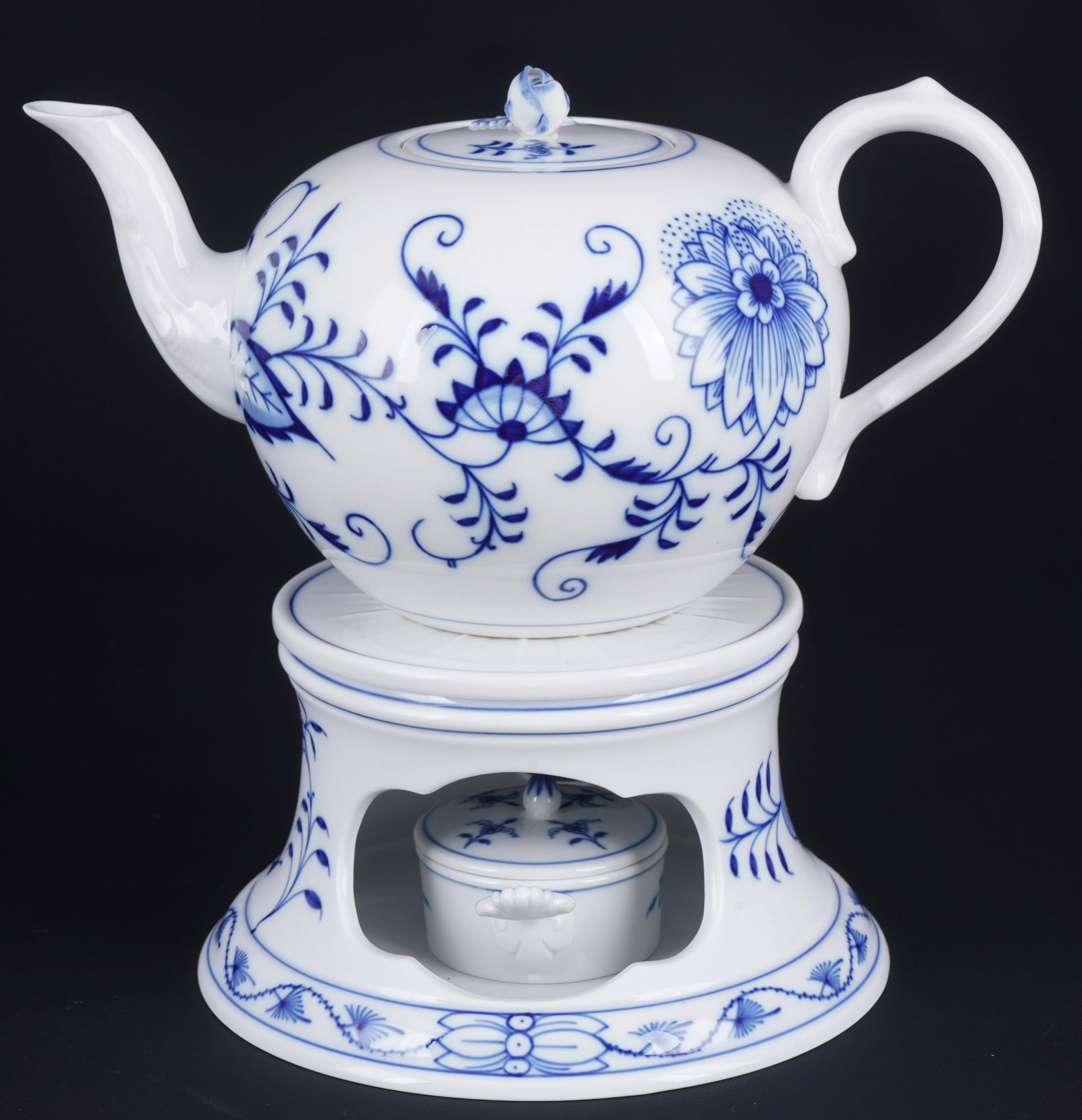 Meissen Blue Onion tea pot on pot warmer 1st choice, (1 of 7)
