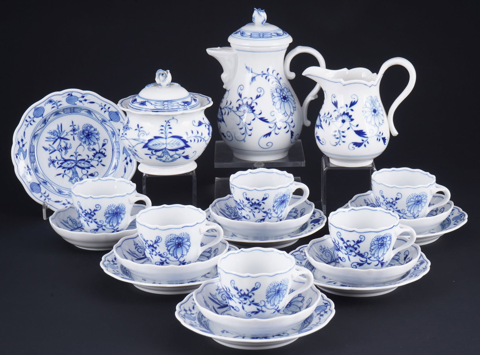 Meissen Blue Onion mocha service for 6 persons, (1 of 8)