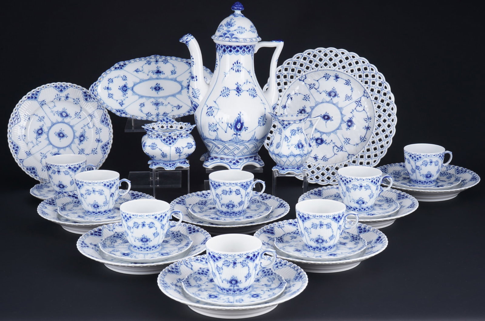 Royal Copenhagen Musselmalet Full Lace coffee service for 8 persons, (1 of 7)