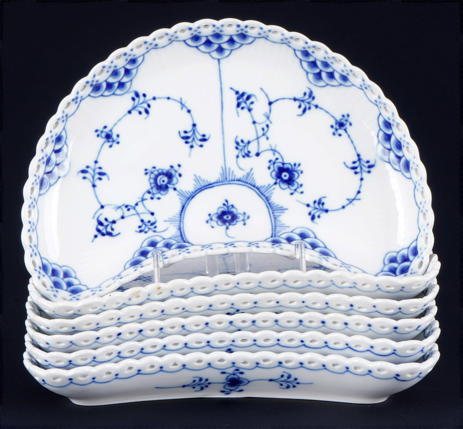 Royal Copenhagen Musselmalet Full Lace 6 crescent plates 1173,: porcelain, Denmark, with green company mark and blue waves, decor Musselmalet Full Lace, model no. 1173, 6 x L 21 cm x W 14.5 cm