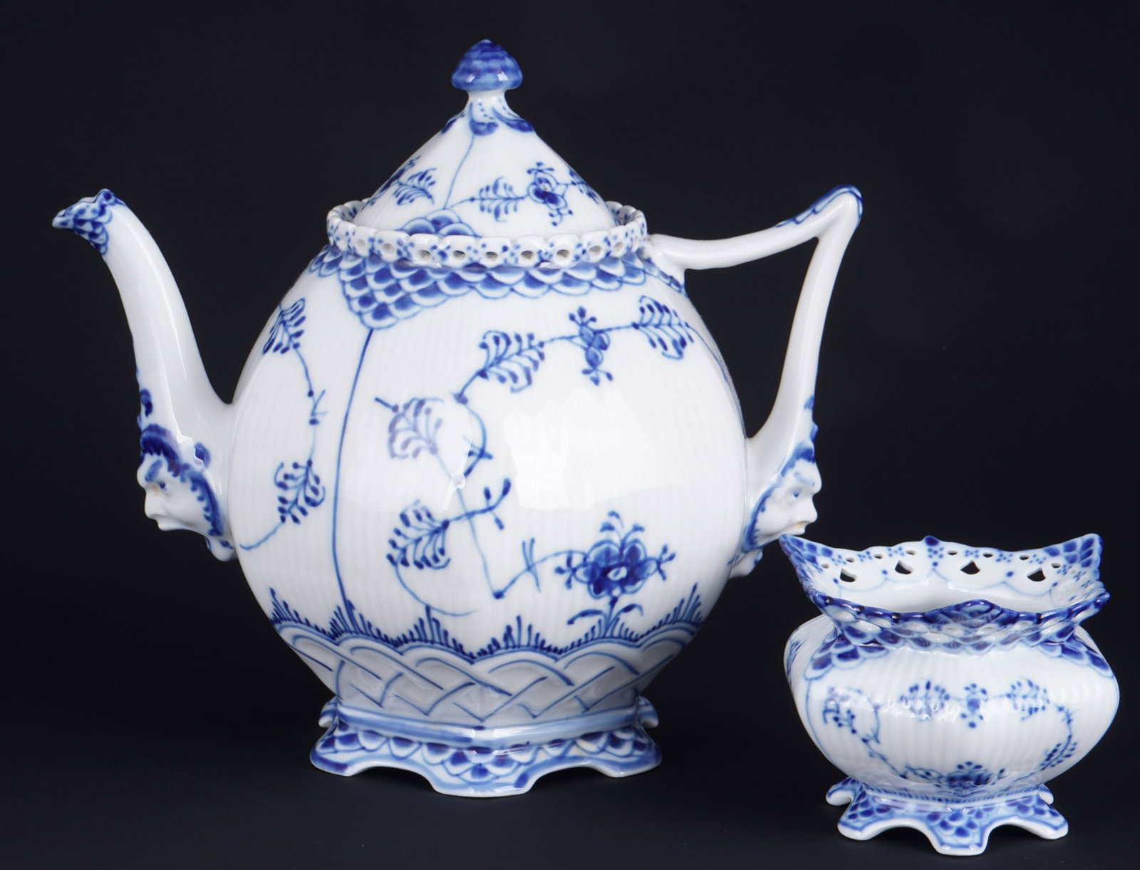 Royal Copenhagen Musselmalet Full Lace large tea pot with sugar bowl 1119/1229, (1 of 8)