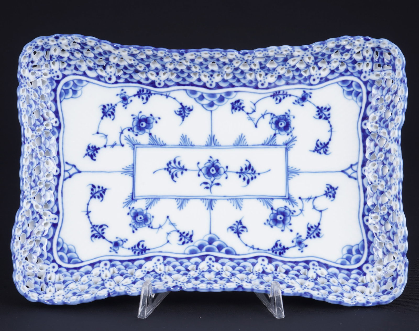 Royal Copenhagen Musselmalet Full Lace tray / vide-poche 1122, (1 of 3)