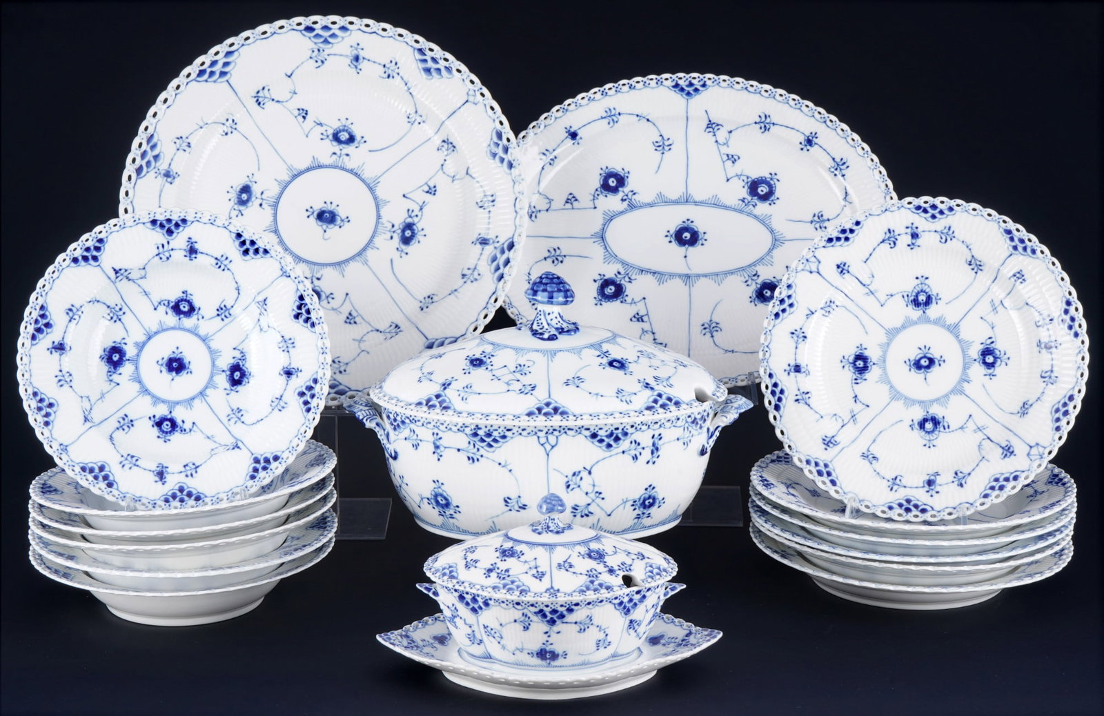 Royal Copenhagen Musselmalet Full Lace dinner service for 6 persons, (1 of 8)