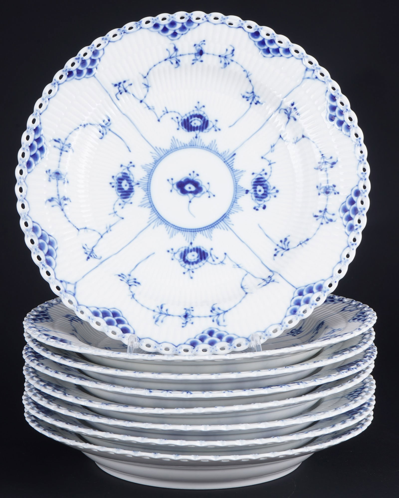 Royal Copenhagen Musselmalet Full Lace 8 dinner plates 1084, (1 of 3)