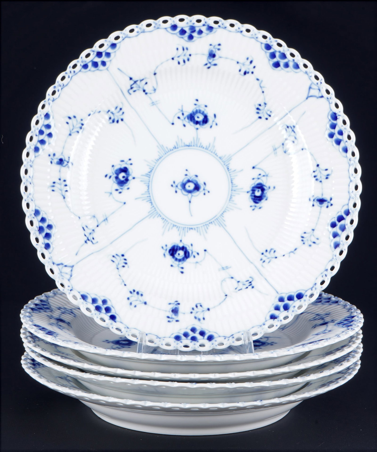 Royal Copenhagen Musselmalet Full Lace 5 dinner plates 1084, (1 of 3)