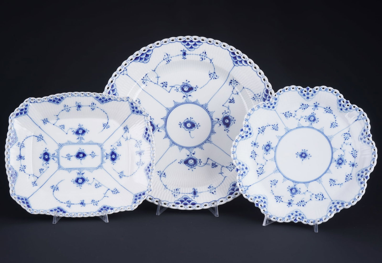 Royal Copenhagen Musselmalet Full Lace decorative bowl with splendid plate and large platter (1 of 5)