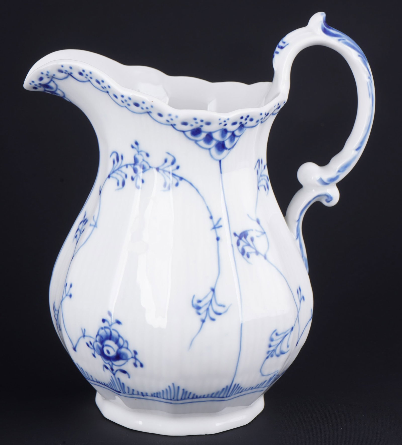 Royal Copenhagen Musselmalet serving jug, (1 of 5)