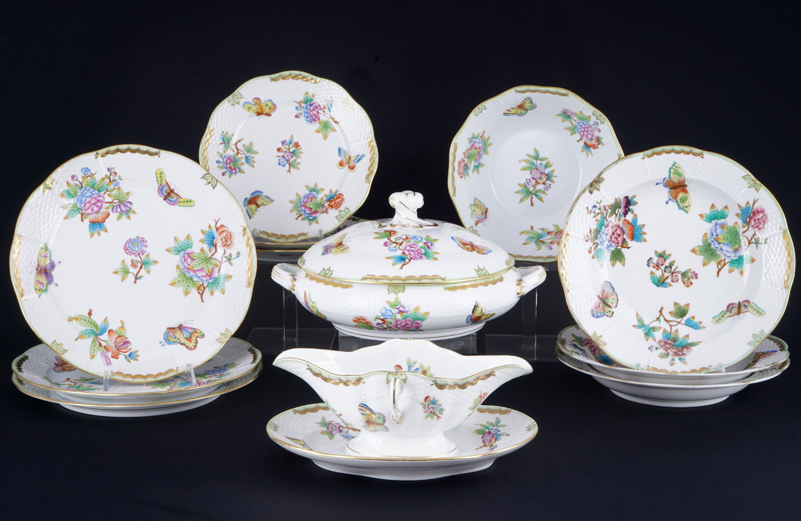 Herend Queen Victoria dinner service for 3 people,: 12-piece porcelain set, Hungary, 20th century, blue maker's mark, VBO Victoria decor with gold border, 3 dinner plates #524 D 25 cm, 3 soup plates #503 D 24.5 cm, 3 cake plates #519 D 20.5 cm, 1 bowl 