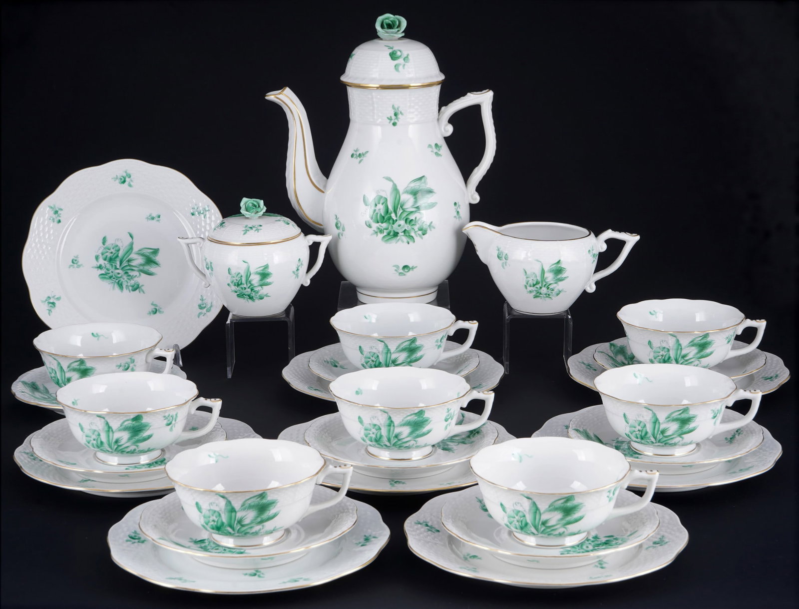 Herend Bouquet De Tulipe Vert tea service for 8 persons,: 27-piece porcelain, Hungary 20th century, blue company mark, decor Bouquet De Tulipe Vert, 1x pot #611 H 25.5 cm x D 12.5 cm, 1x milk jug #647 H 8 cm, 1x sugar bowl #665 H 10.5 cm x D 9.5 cm, 8x tea c