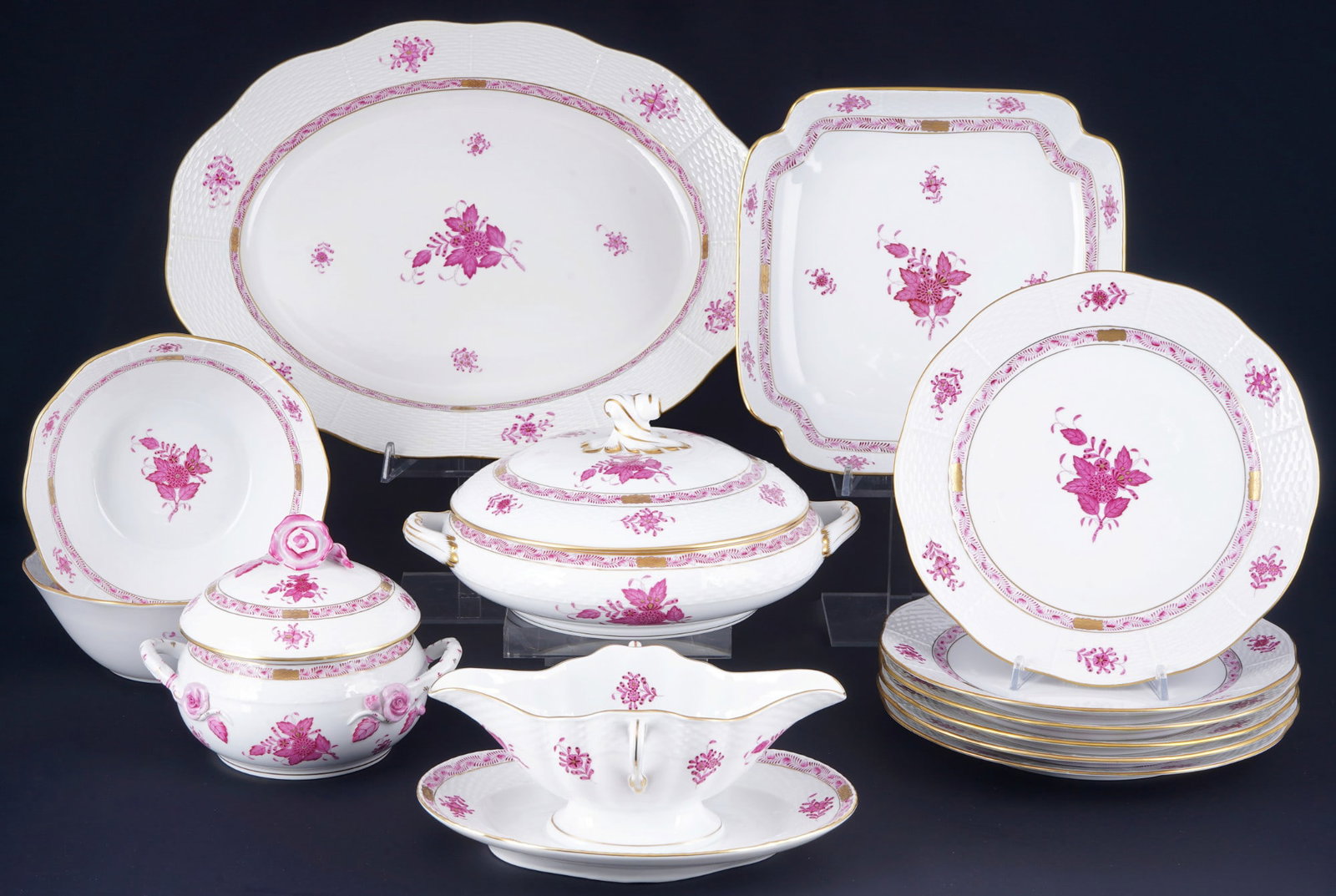 Herend Apponyi Purple dinner service for 6 persons,: 13-piece porcelain, Hungary 20th century, blue company mark, decor AP Apponyi Purple, 6x dinner plates #524 D 25.5 cm, 1x tureen #84 H 13.5 cm x D 24 cm, 1x tureen #25 H 15 cm x D 15 cm, 1x bowl