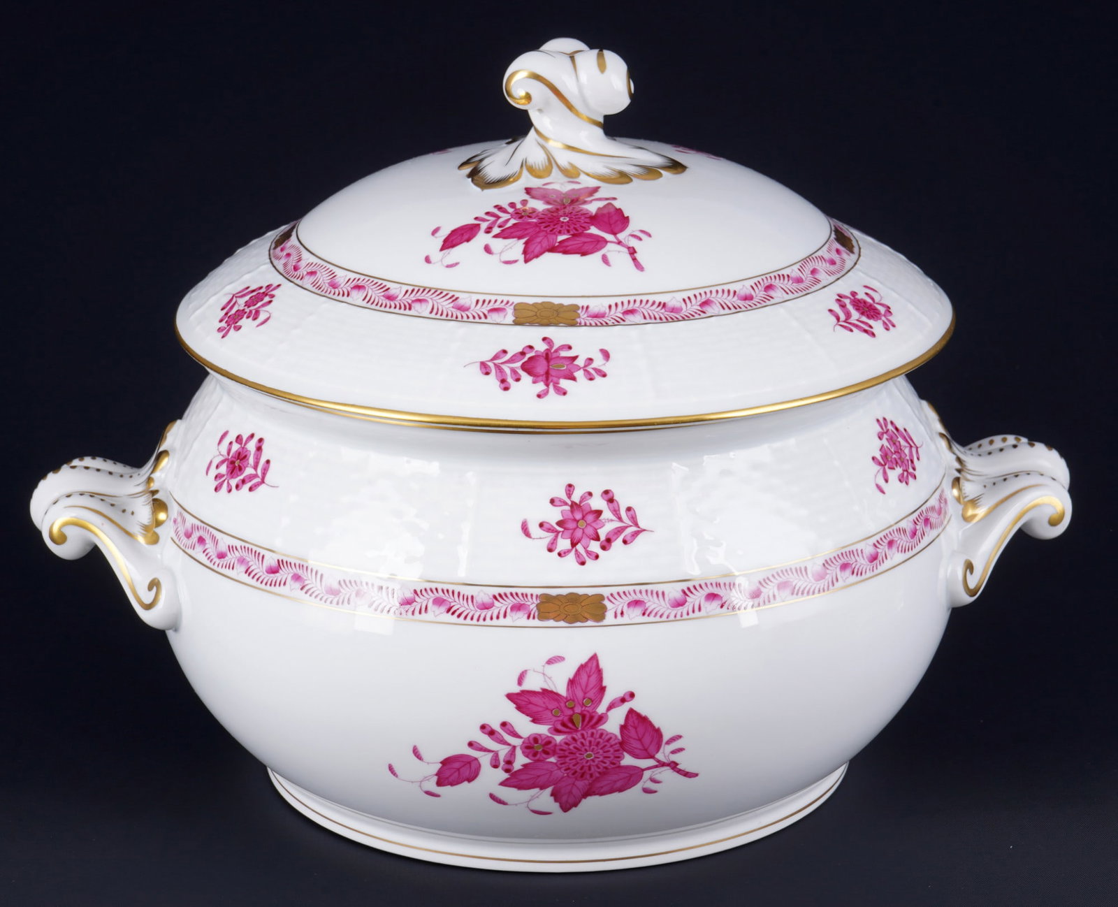 Herend Apponyi Purple large lidded tureen,: porcelain, Hungary 20th century, blue company mark, decor AP Apponyi Purple, model no. 27, H 21.5 cm x W 30.5 cm x D 23.5 cm