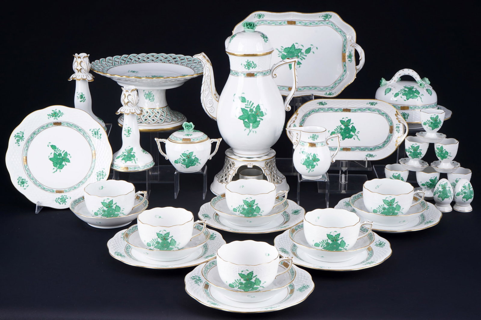 Herend Apponyi Vert tea service for 6 persons,: 36-piece porcelain, Hungary 20th century, blue company mark, decor AV Apponyi Vert, 1x coffee pot #611 H 25 cm x D 12 cm, 1x milk pot #635 H 9 cm, 1x sugar bowl #666 H 8.5 cm x D 8.5 cm, 1x tea pot