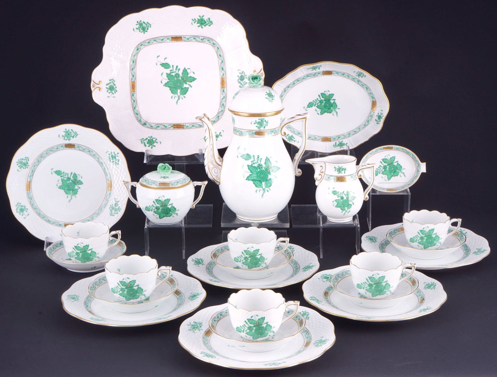 Herend Apponyi Vert mocha service for 6 persons,: 24-piece porcelain, Hungary 20th century, blue company mark, decor AV Apponyi Vert, 1x mocha pot #612 H 21 cm x D 10.5 cm, 1x milk jug #635 H 9 cm, 1x sugar bowl #666 H 9 cm x D 8.5 cm, 6x cups #711 H