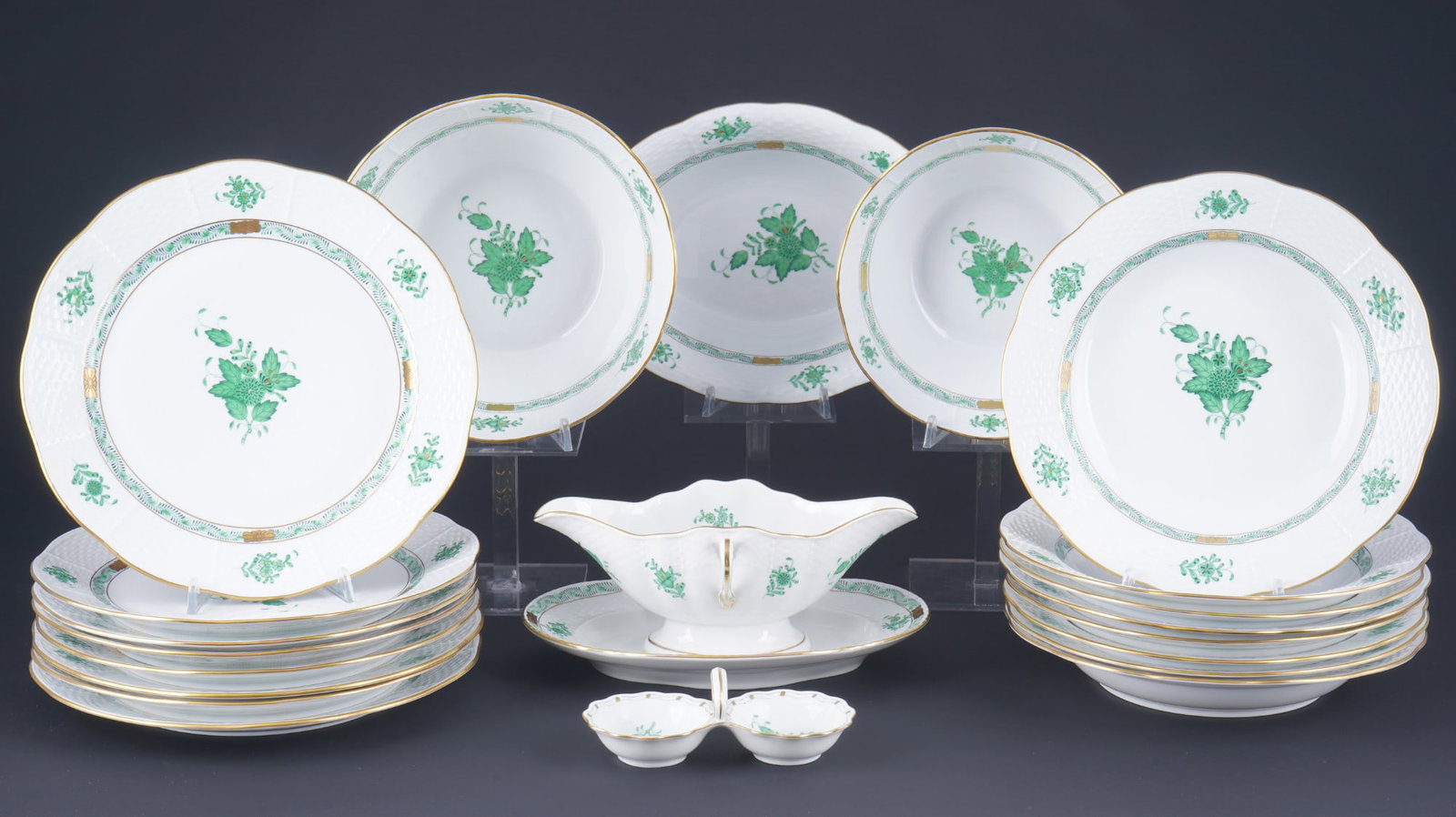 Herend Apponyi Vert dinner service for 8 persons,: 21-piece porcelain, Hungary 20th century, blue company mark, decor AV Apponyi Vert, 8x dinner plates #524 D 25.5 cm, 8x soup plates #503 D 24.5 cm, 1x bowl oval #381 H 6.5 cm x W 25 cm, 1x bowl round 