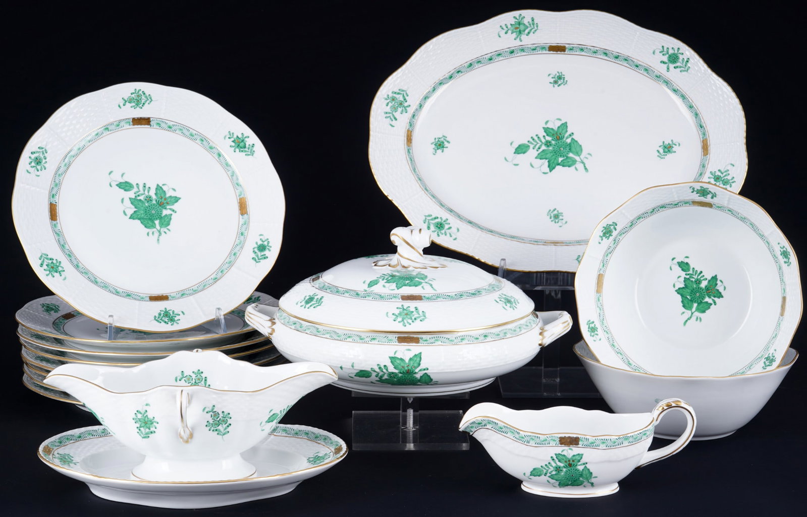 Herend Apponyi Vert dinner service for 8 persons,: 14-piece porcelain, Hungary 20th century, blue company mark, decor AV Apponyi Vert, 8x dinner plates #524 D 25.5 cm, 1x tureen #84 H 13 cm x D 24.5 cm, 2x bowls #361 H 7 cm x D 20 cm, 1x gravy boat