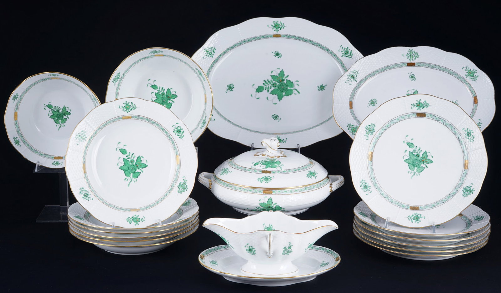 Herend Apponyi Vert dinner service for 6 persons,: 18-piece porcelain, Hungary 20th century, with blue company mark, decor AV Apponyi Vert, 6x dinner plates #524 D 25.5 cm, 6x soup plates #503 D 24.5 cm, 1x tureen #84 H 13.5 cm x D 24 cm, 1x large pla