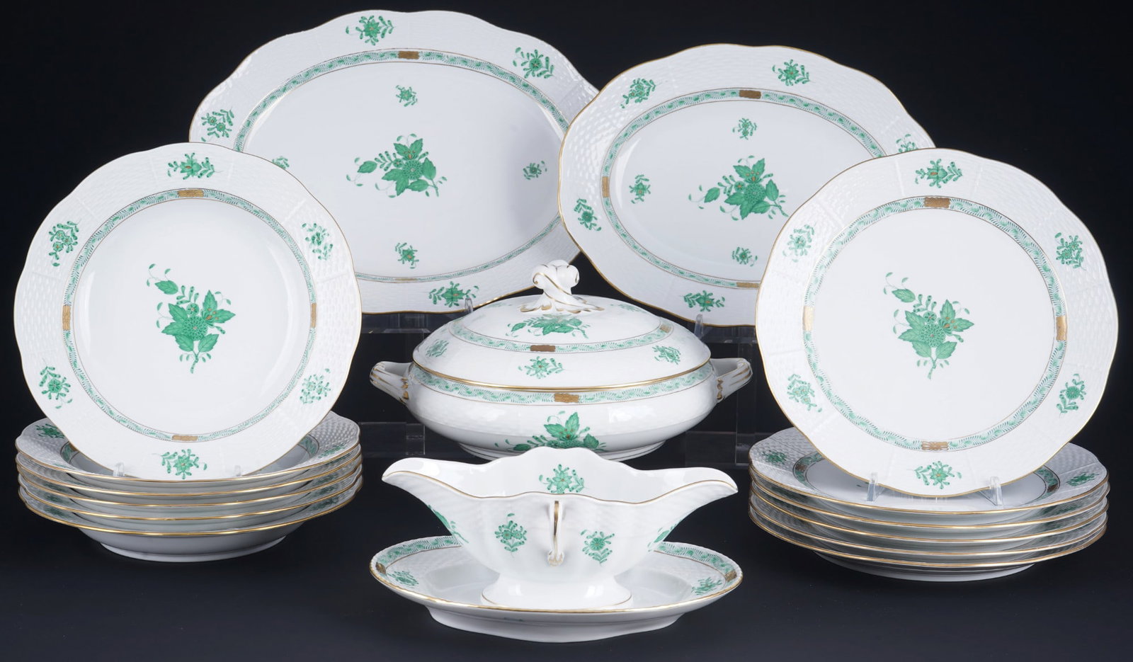 Herend Apponyi Vert dinner service for 6 persons,: 16-piece porcelain, Hungary 20th century, blue company mark, decor AV Apponyi Vert, 6x dinner plates #524 D 25.5 cm, 6x soup plates #503 D 24.5 cm, 1x tureen #84 H 13.5 cm x D 24 cm, 1x platter #102 W