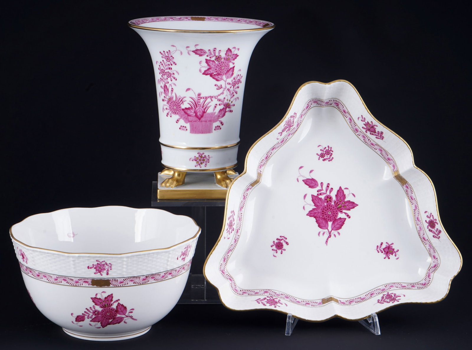 Herend Apponyi / Fleurs des Indes Purple 2 bowls with vase,: porcelain, Hungary 20th century, blue company mark, decor Apponyi / Fleurs des Indes Purple, 1x vase #6433 H 18 cm x D 15.5 cm, 1x bowl #362 H 10 cm x D 18.5 cm, 1x triangular bowl #191 H 5 cm x W 24 