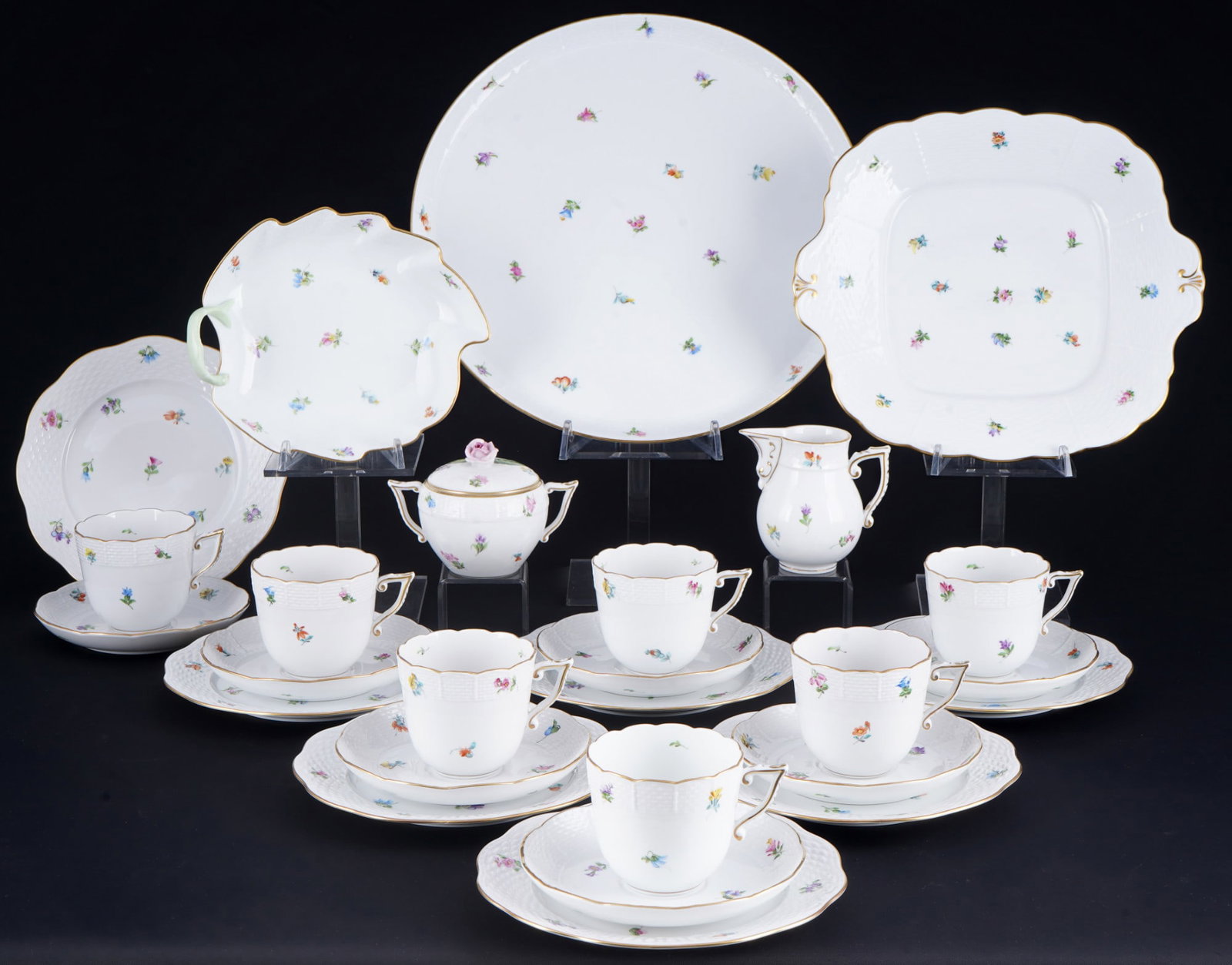 Herend Mille Fleurs coffee set for 7 persons,: 26-piece porcelain, Hungary 20th century, blue company mark, decor MF Mille Fleurs, 7x coffee cups #706 H 7 cm x D 7.5 cm, 7x saucers #706 D 14.5 cm, 7x dessert plates #517 D 19 cm, 1x milk jug #635 H