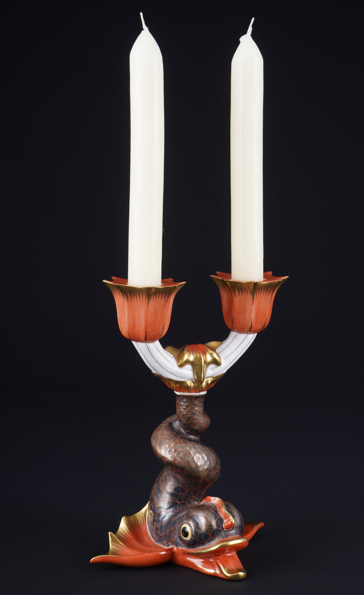 Herend Ecaille Carmin dolphin - candlestick 7933,: porcelain, Hungary 20th century, blue company mark, heraldic dolphin in rust red / brown, two-flames, model no. 7933, H 18 cm x W 13.5 cm x D 9 cm, fine chip on a spout