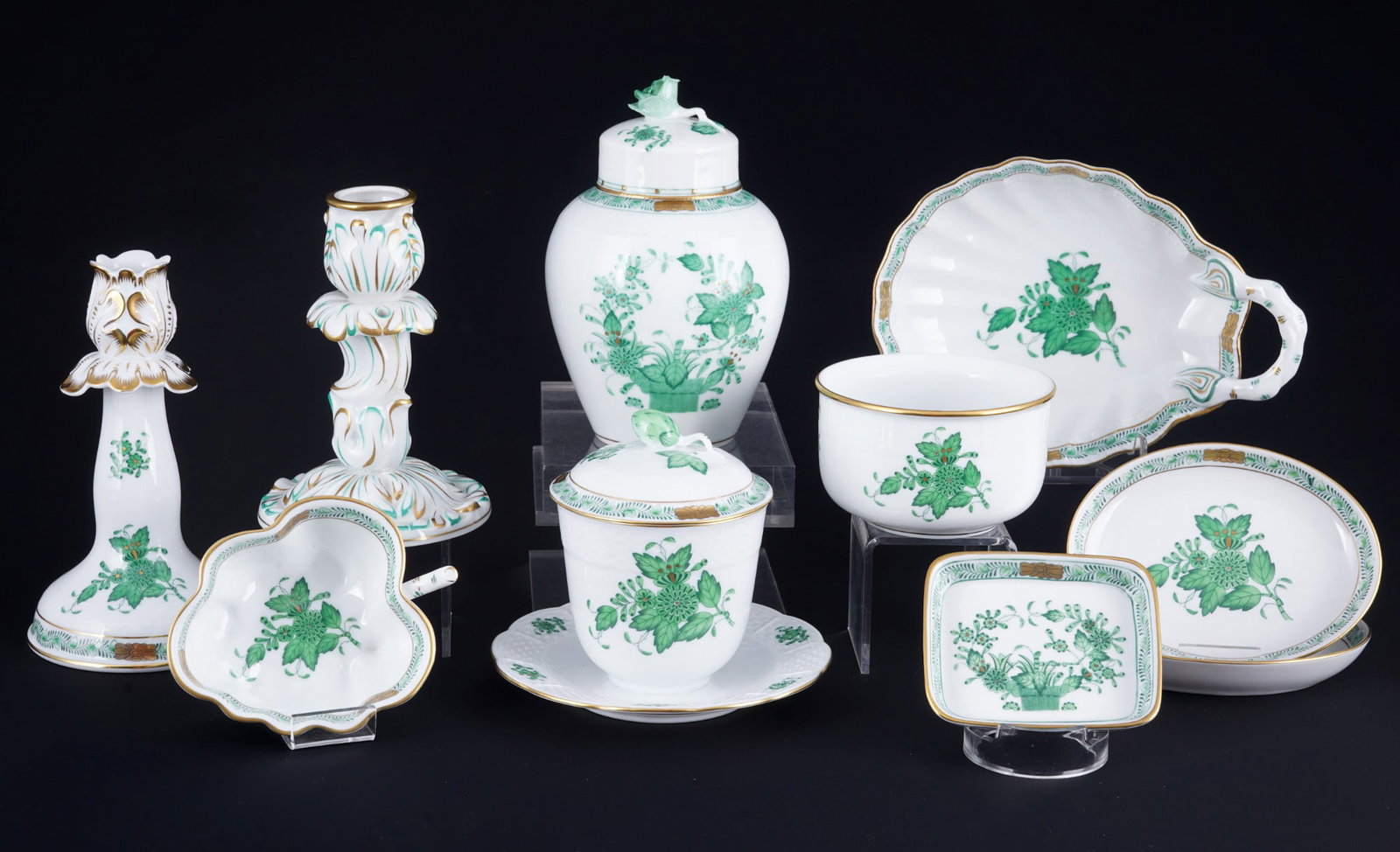 Herend Mix 10-piece decorative porcelain - various designs,: 10-piece porcelain, Hungary 20th century, blue company mark, decor AV Apponyi Vert, FV Fleurs des Indes Vert and C Natural Color, 2x bowls #7780 W 11.5 cm, 2x candlesticks #8905/7959 H 12.5 - 15 cm, 1