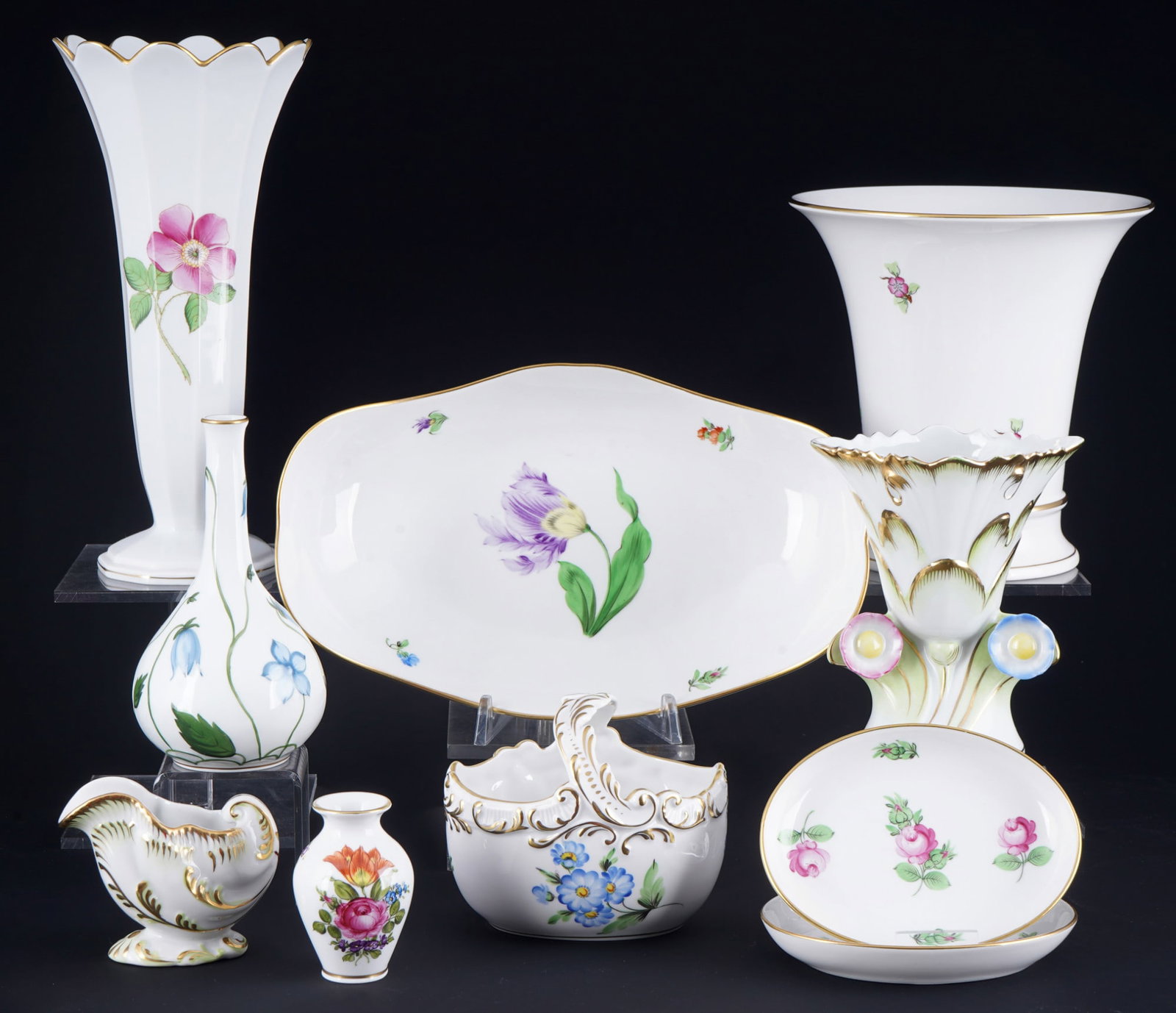 Herend Mix 10-piece decorative porcelain - various floral designs,: 10-piece porcelain, Hungary 20th century, blue company mark, various floral decors including Queen Victoria, KY Kitty, PR Petite Rose, C Natural Color, 2x bowls #7780 W 11.5 cm, 1x vase #6432 H 15.5