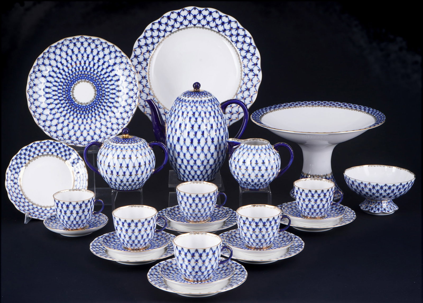 Lomonosov Royal Blue Net Gold coffee service for 6 persons,: 25-piece porcelain, Russia, blue company mark Russia, decor Royal Blue Net Gold, 1x jug H 19 cm x D 11 cm, 1x milk jug H 9 cm x D 9 cm, 1x sugar bowl H 11 cm x D 10.5 cm, 6x cups H 6 cm x D 7.5 cm, 6x