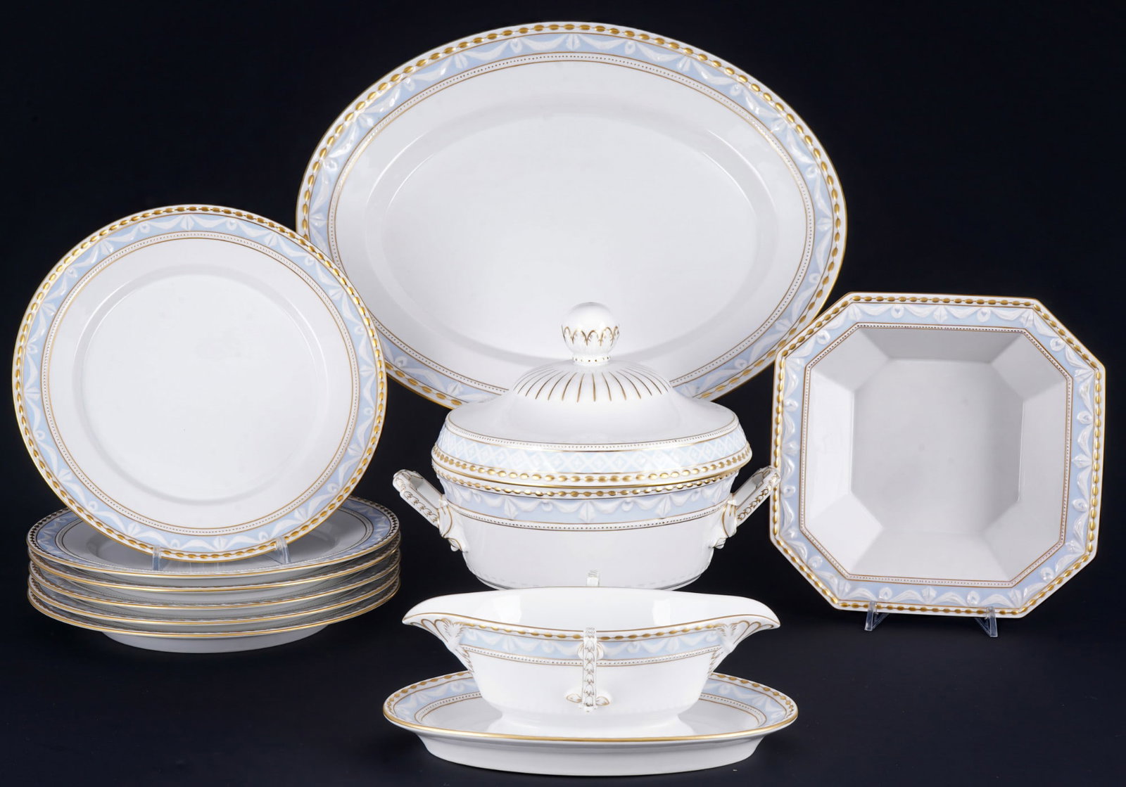 KPM Berlin Courland Light Blue dinner service for 6 persons, (1 of 7)