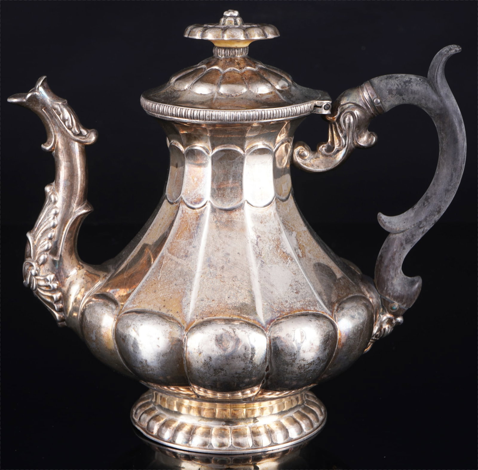 800 silver coffee pot, 19th century: 800 silver, with maker's and origin hallmarks on the base, probably Lutz & Wei , baluster-shaped body with pronounced gadrooning resting on a round base, curved spout with decorative design, and black